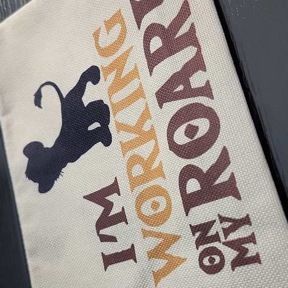 Disney's The Lion King Makeup Bag - Picture 4 of 5